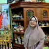 Ibu Valen di rumah