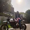 Potret Olla Ramlan dengan Motor Gedenya