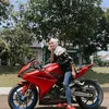 Potret Olla Ramlan dengan Motor Gedenya