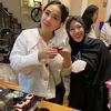 Potret Santi Asokamala Istri Mark Sungkar yang 45 Tahun Lebih Muda