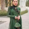 Sarwendah kenakan kebaya hijau