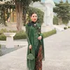 Sarwendah pakai kebaya
