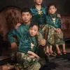 Sarwendah pemotretan pakai batik