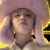 S.Coups SEVENTEEN pose manyun pakai topi pink