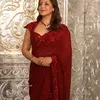 Gauri Khan pakai sari lehenga merah tua di pesta Diwali
