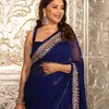 Madhuri Dixit pakai sari biru royal