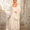 Kareena Kapoor pakai kurta pajamas putih