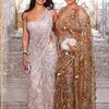 Kajol dan Nysa Devgan pakai sari glamour
