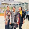 Potret Selebriti Hadiri Fashion Show Desainer Mel Ahyar