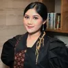 Potret Selebriti Hadiri Fashion Show Desainer Mel Ahyar