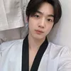 Potret Ganteng Kim Yo Han Saat Selfie