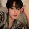 Potret Ganteng Kim Yo Han Saat Selfie