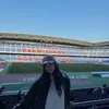Megan Domani berkunjung ke salah satu stadion.