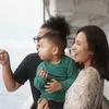 Arie Kriting dan Indah Permatasari Naik Kapal Pelni