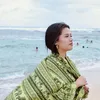 Shabrina Leanor liburan ke pantai.