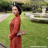Potret Sherina Anggun Pakai Kebaya