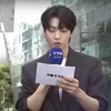 Potret Soobin TXT Jadi Reporter Peramal Cuaca