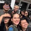 Tampil Kasual dan Memamerkan Baby Bump