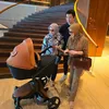Potret Syahrini Momong Anak