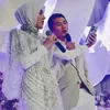 Syahrini Nyanyi &#039;Seperti Itu&#039; dengan Centi