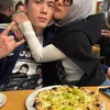 Syahrini dan Reino Barack makan pizza