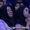 Para penonton ikutan nangis