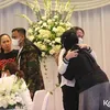 Potret Tangisan Verlita Evelyn di Rumah Duka Tempat Persemayaman Carlo Saba