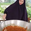 Potret Tasyi Athasyia Masak 500 Porsi di Acara Tahlilan 7 Harian Mertua