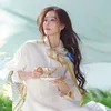 Liu Shishi tampil memesona