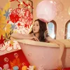 Tampil Gemas di Dalam Bathtub dengan Nuansa Balon dan Gelembung