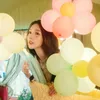 Ekspresi Ceria Mengintip dari Balik Balon-Balon Berwarna Warni