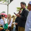Potret Tora Sudiro Tegar Antar Sang Ibu ke Peristirahatan Terakhir