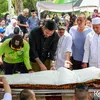 Potret Tora Sudiro Tegar Antar Sang Ibu ke Peristirahatan Terakhir