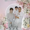 Adiezty Fersa bersama suami dan anak