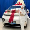 Aisha Hakim dapat hadiah mobil.