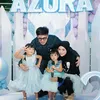 Azura bersama keluarga