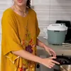 Ussy Sulistiawaty Tampil Santai dengan Daster