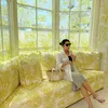 vannya istri arya bakrie momong anak