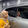 Potret Verrell Bramasta Belikan Ibu Sambung Beli Mobil