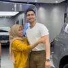 Potret Verrell Bramasta Belikan Ibu Sambung Beli Mobil