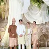 Vidi Aldiano dan Sheila Dara di Nikahan Nadin Amizah