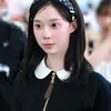 Potret Winter Aespa di Bandara dengan No-Eye Makeup