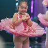 Gaya Imut Xarena di Atas Panggung