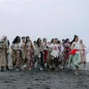 Yura Yunita, Jaga Alam, bareng fans, Jogja, lepas penyu, tanam pandan