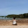 Tampil Serba Putih dengan Nuansa Santai