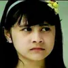 Prilly Latuconsina berponi pakai bando