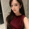 Isabella Viandra pakai dress merah maroon