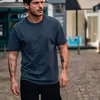 Mathis Molinie pakai T-shirt