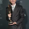 Timothee Chalamet memegang piala