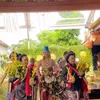 Aksa Uyun pakai baju pengantin Jawa